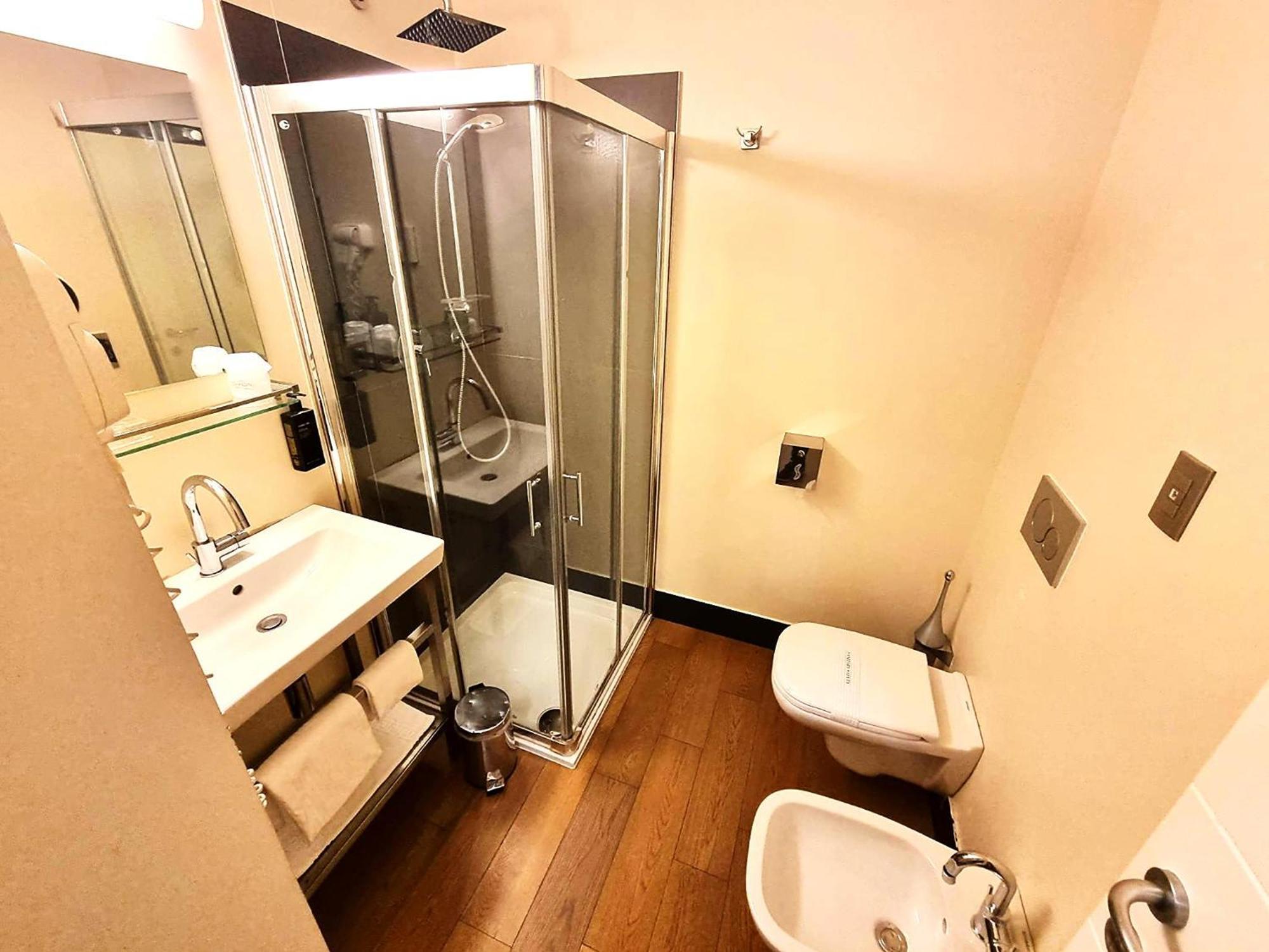 Hotel Tag